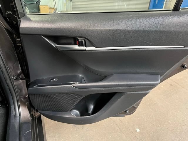 Used 2018 Toyota Camry LE FWD image 13