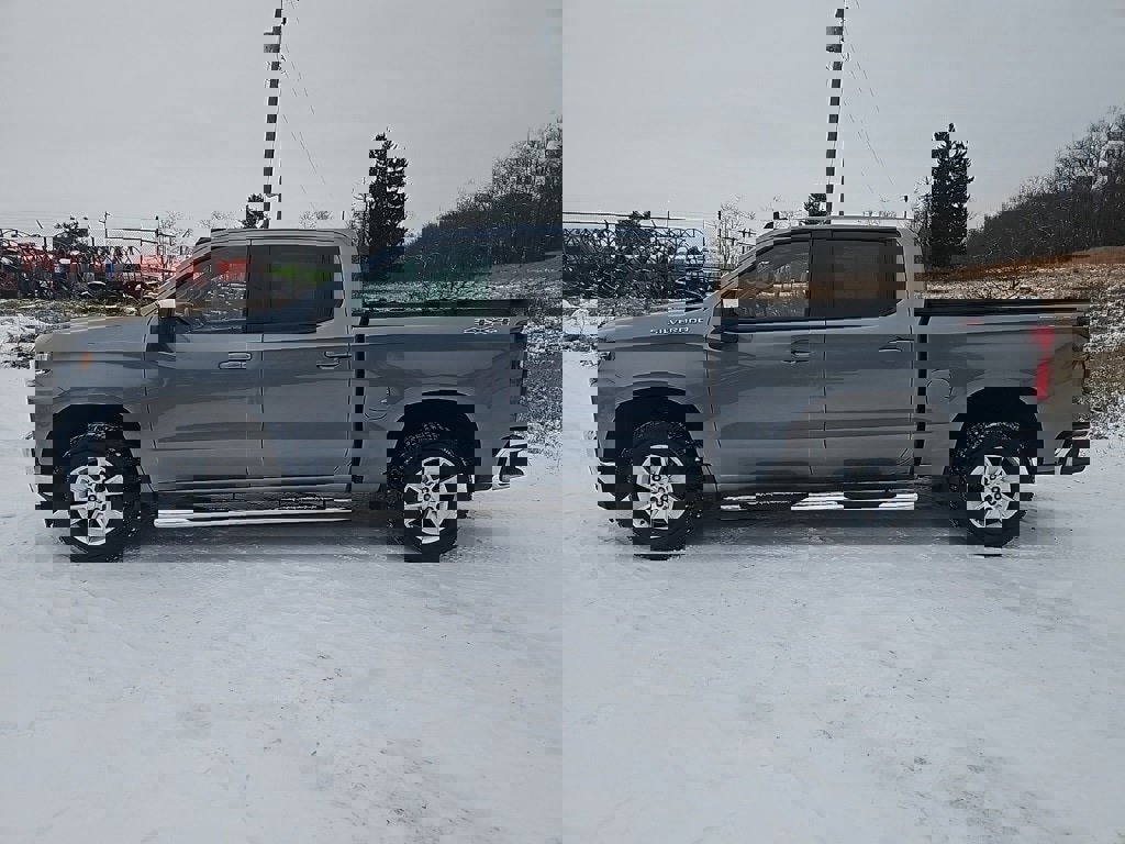 Used 2021 Chevrolet Silverado 1500 LT w/ Bed Protection Package image 2