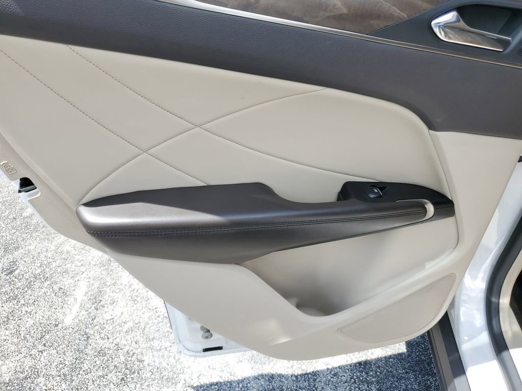 Used 2017 Lincoln MKC Reserve image 9