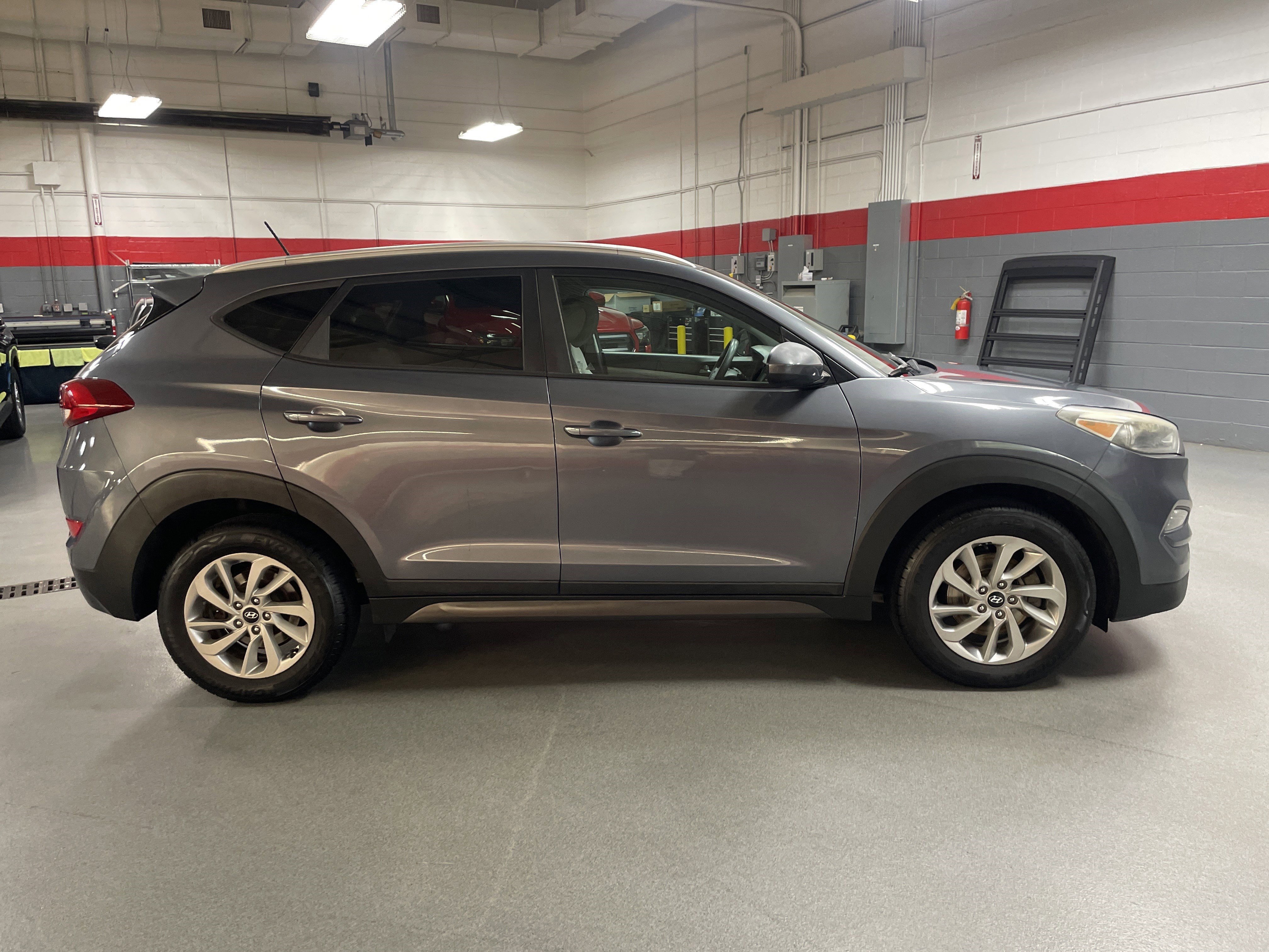 Used 2016 Hyundai Tucson SE w/ Option Group 02 FWD image 11
