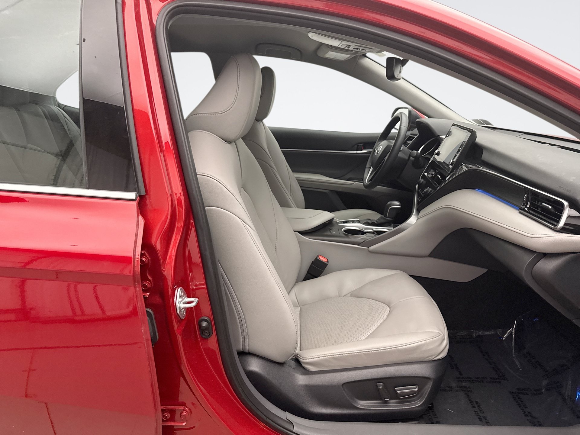 Used 2024 Toyota Camry XLE w/ Cold Weather Package FWD image 17