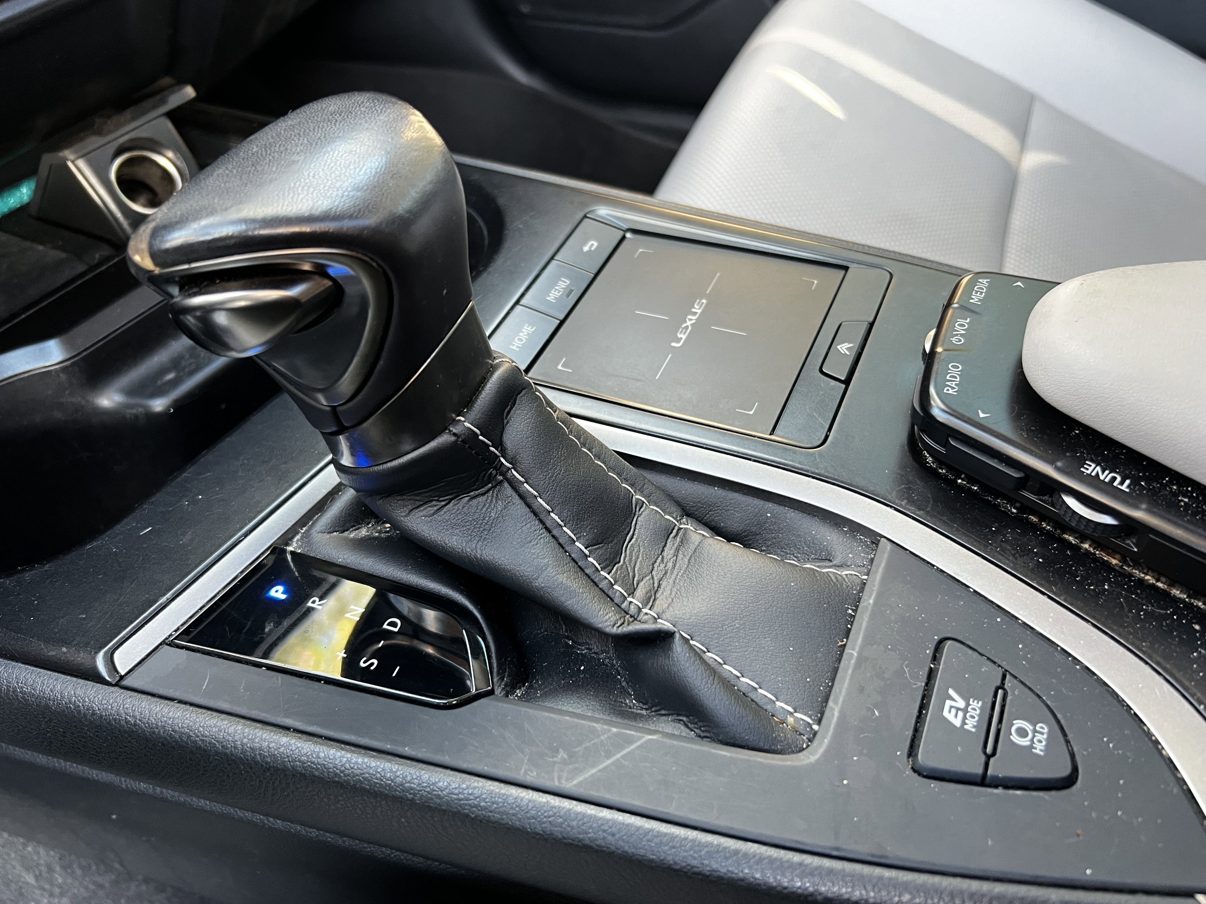 Used 2019 Lexus UX 250h w/ Premium Package image 27