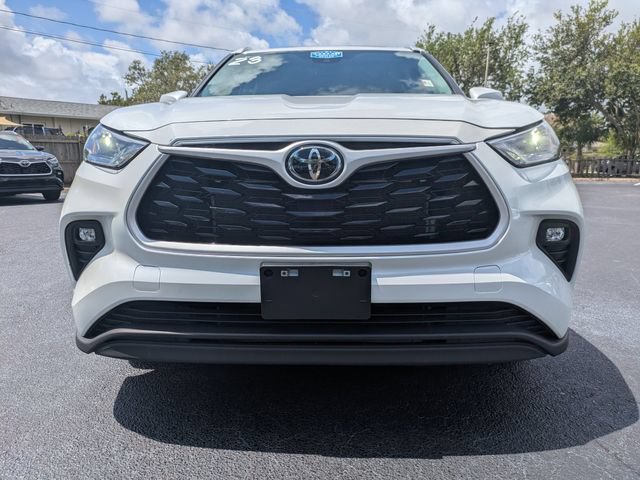 Used 2023 Toyota Highlander XLE AWD/4WD image 9