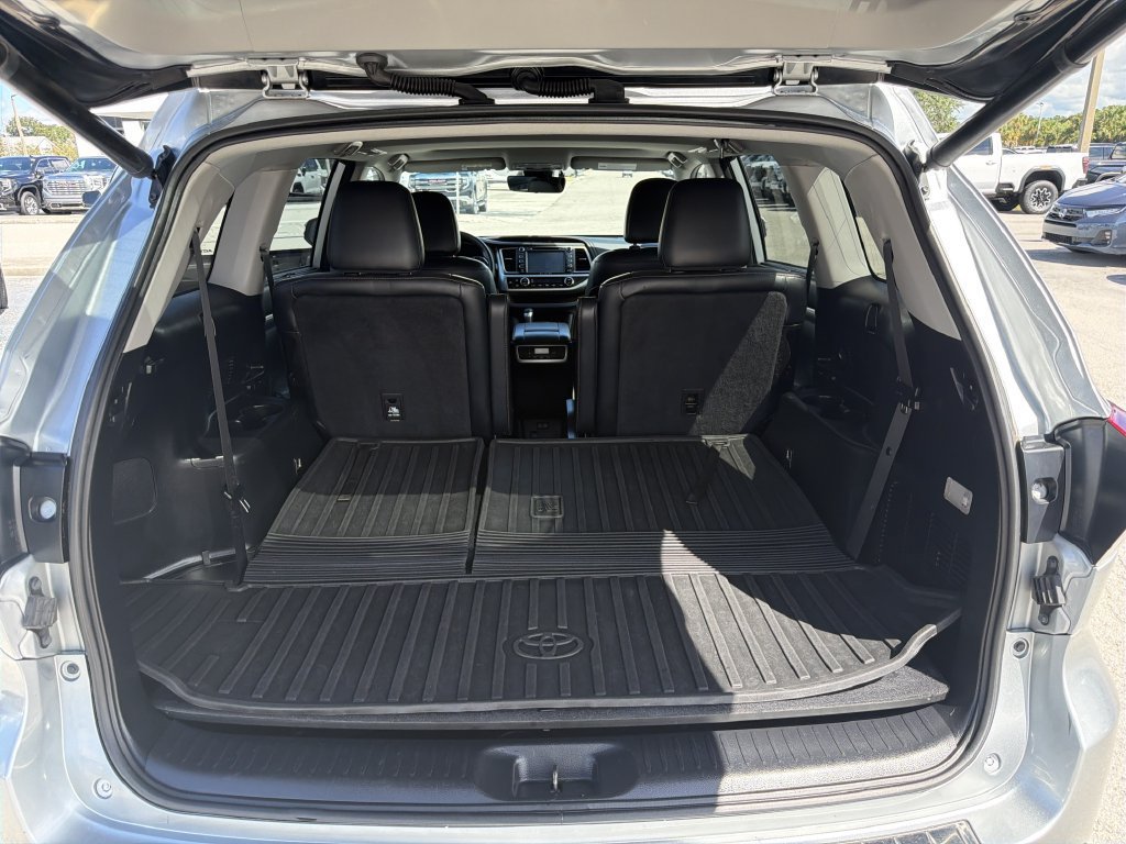 Used 2018 Toyota Highlander Limited AWD/4WD image 9