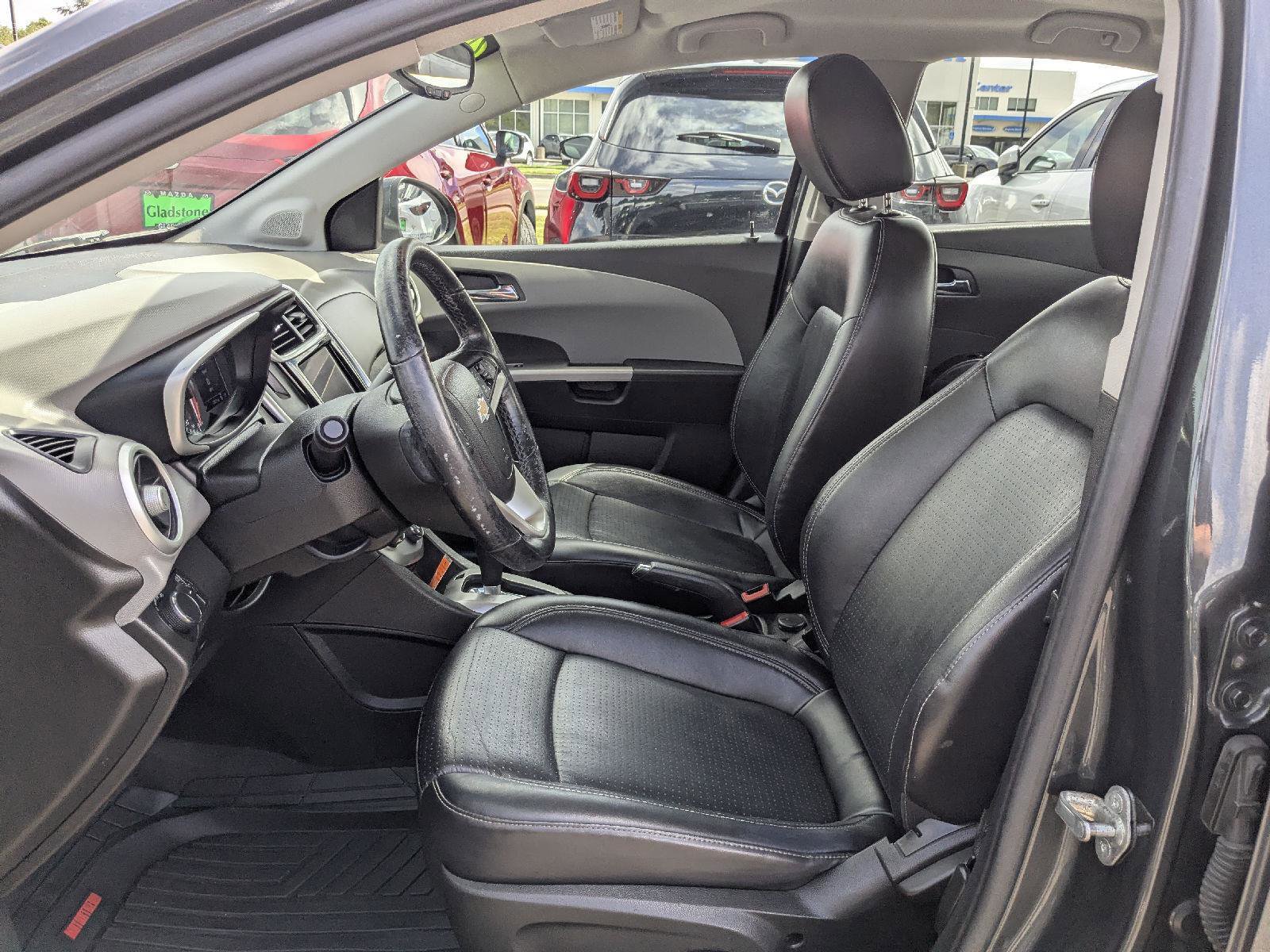 Used 2020 Chevrolet Sonic Premier FWD image 17