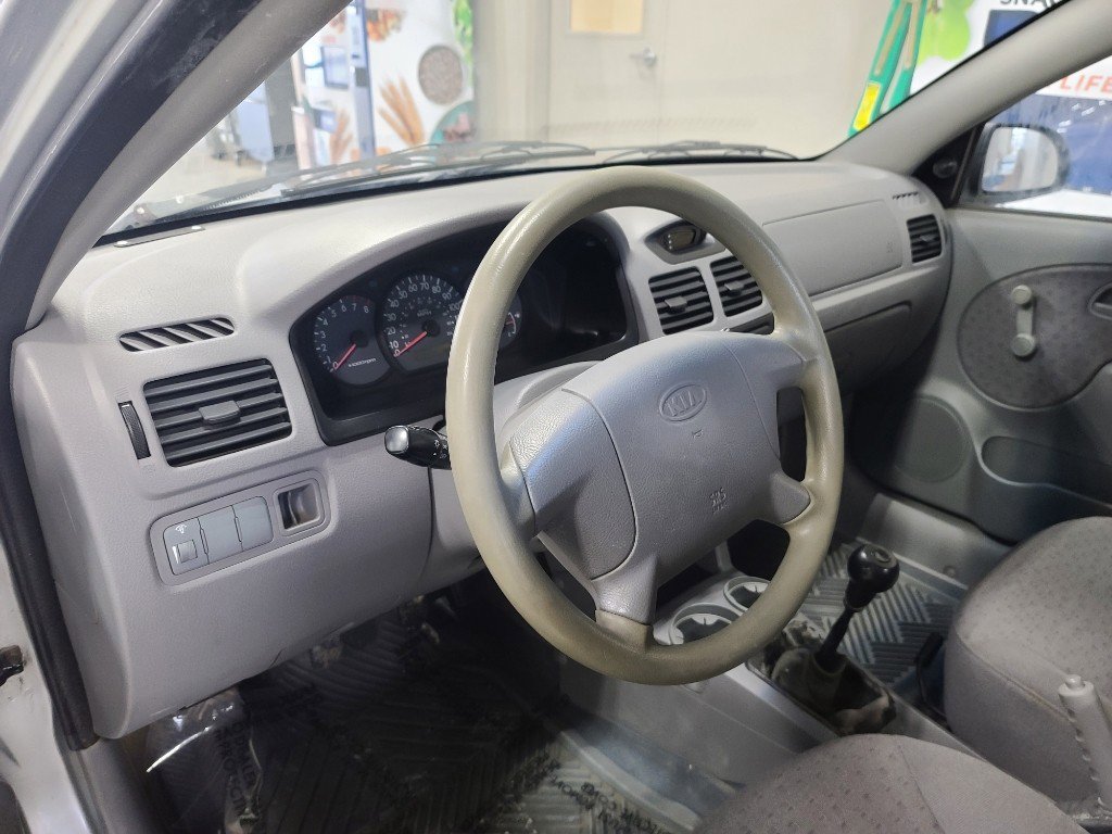 Used 2004 Kia Rio Sedan image 6
