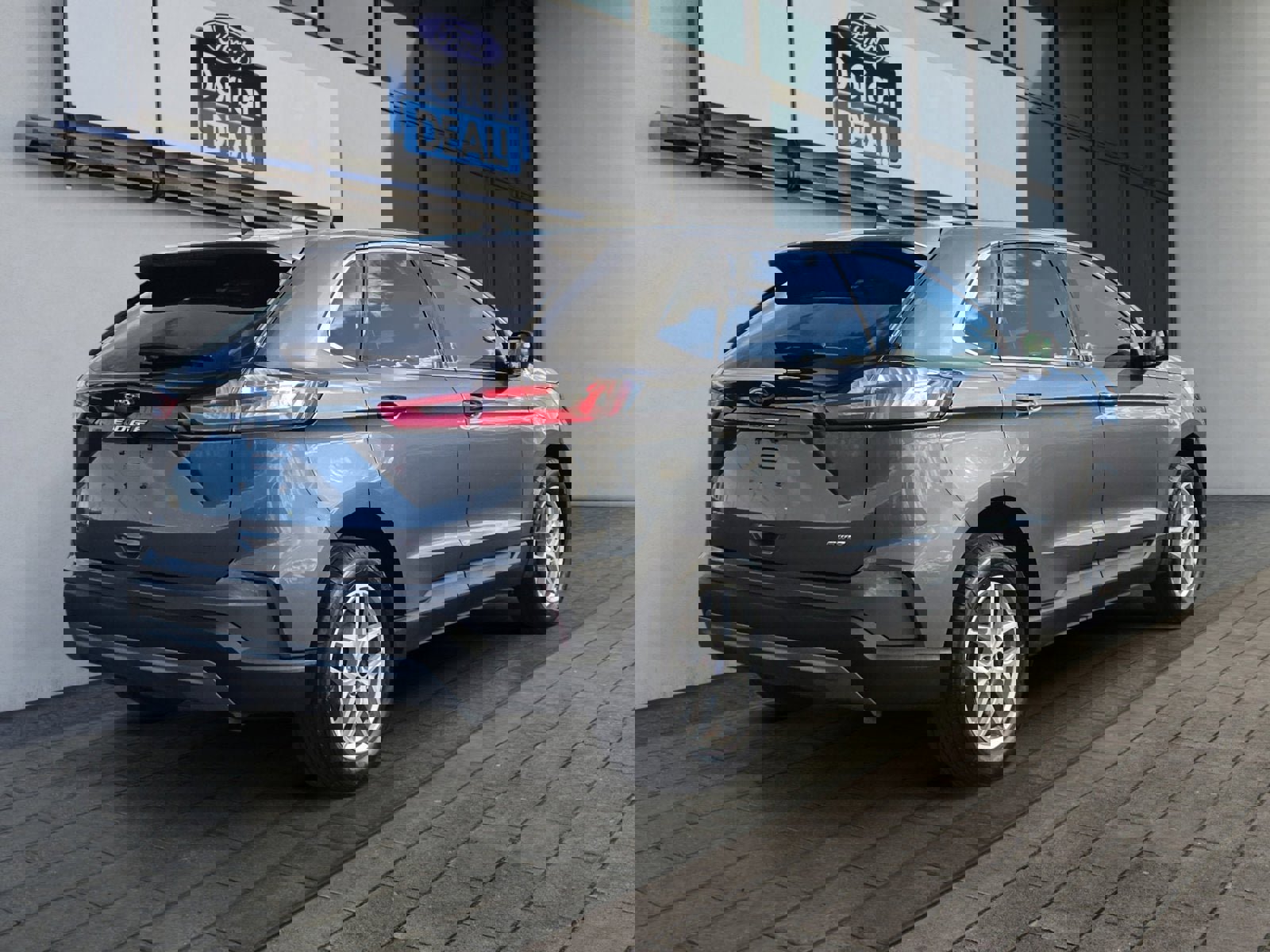 Certified 2022 Ford Edge SEL w/ Convenience Package image 3