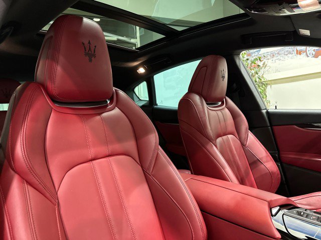 Used 2018 Maserati Levante GranSport AWD/4WD image 28