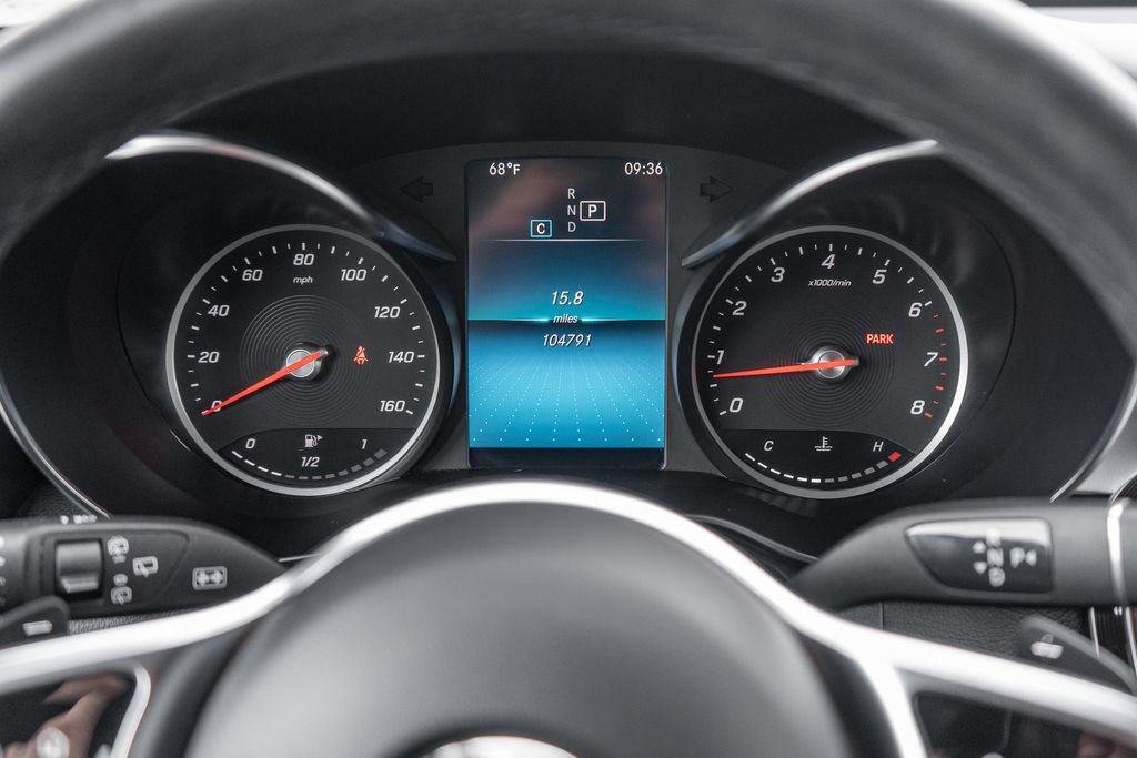 Used 2021 Mercedes-Benz GLC 300 4MATIC image 24