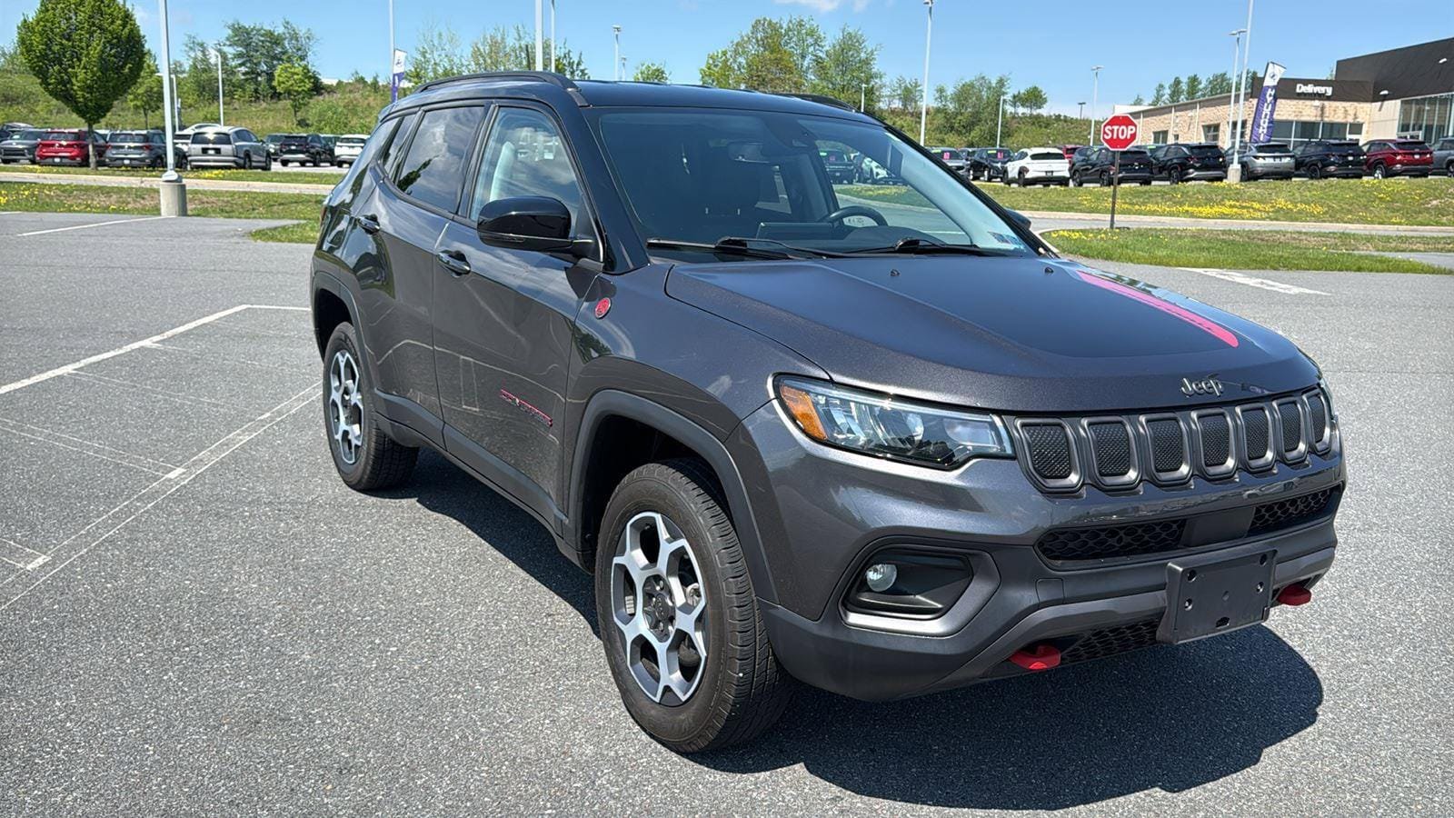 Used 2022 Jeep Compass Trailhawk w/ Trailhawk Convenience Group AWD/4WD image 1