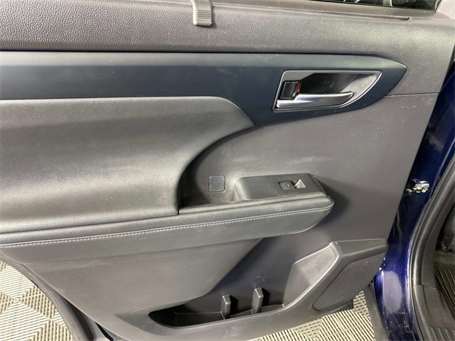 Used 2023 Toyota Highlander XLE image 29