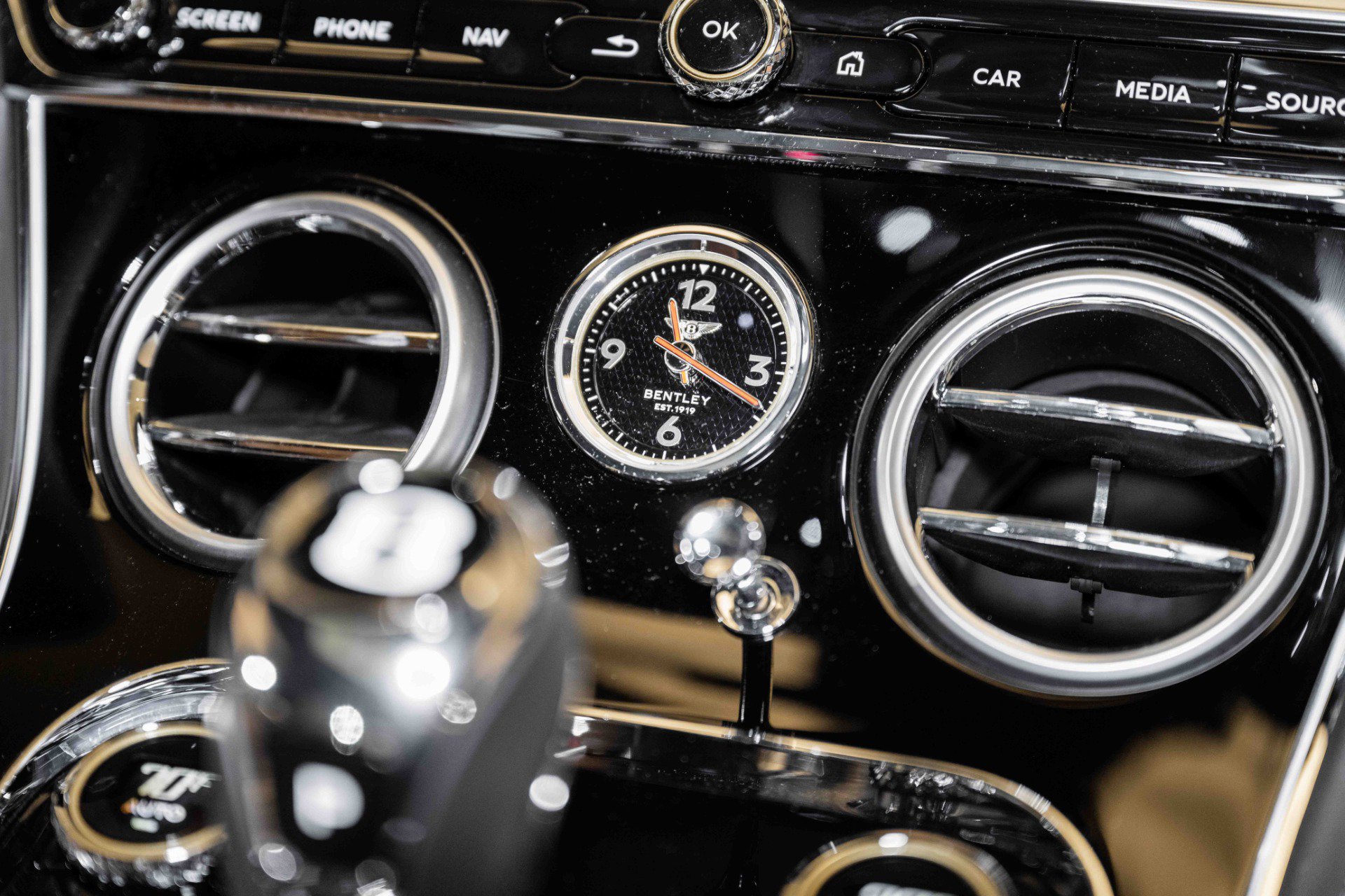 Used 2024 Bentley Continental GT V8 image 34