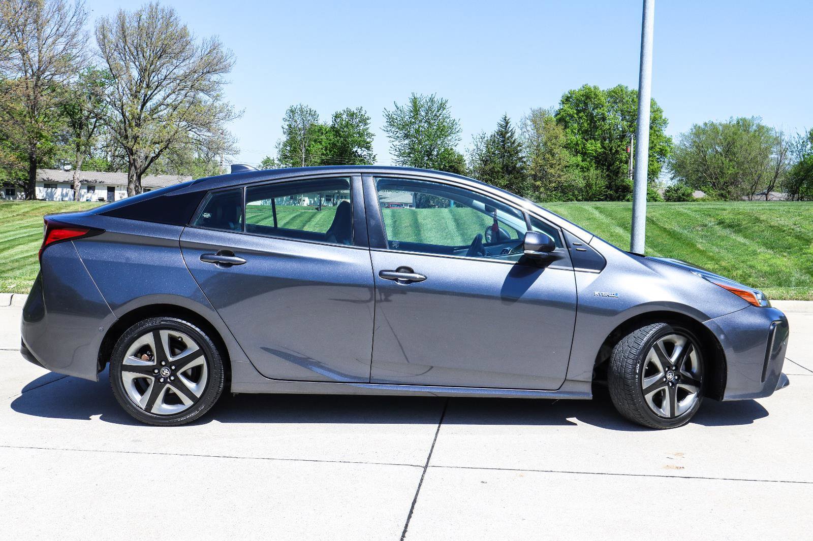 Used 2021 Toyota Prius XLE FWD image 5