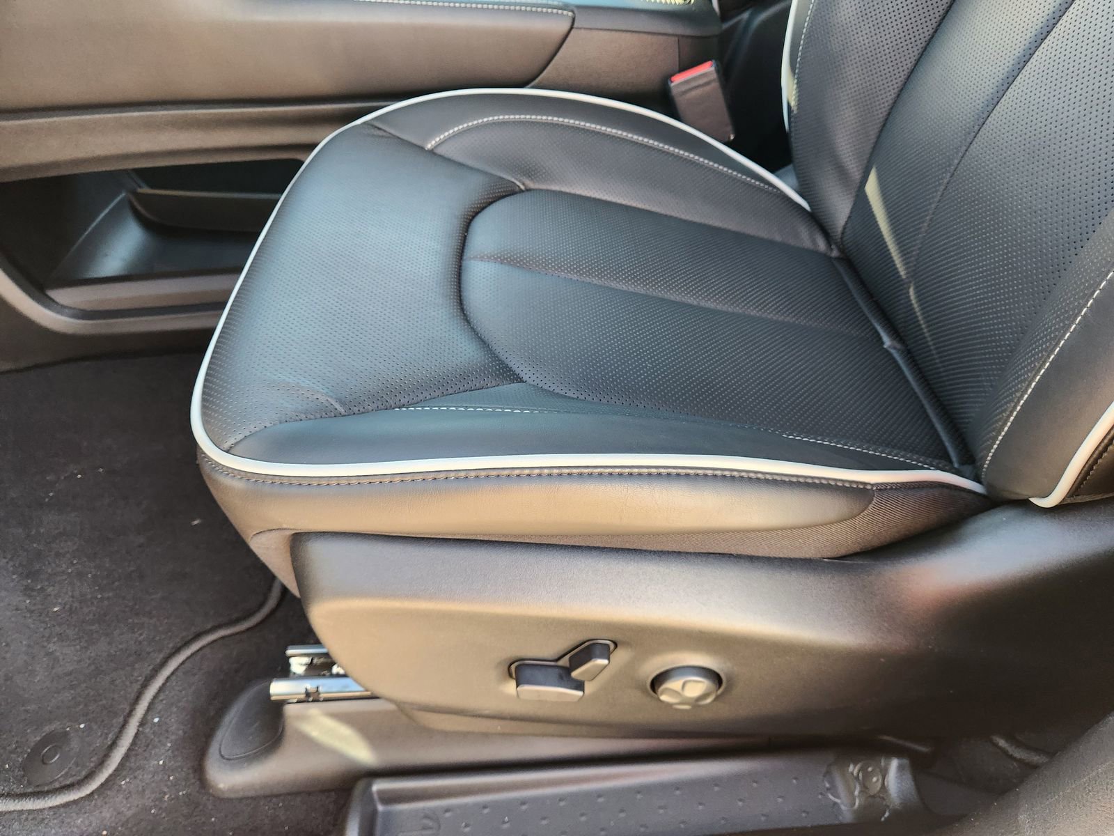 New 2026 Chrysler Pacifica Limited image 19