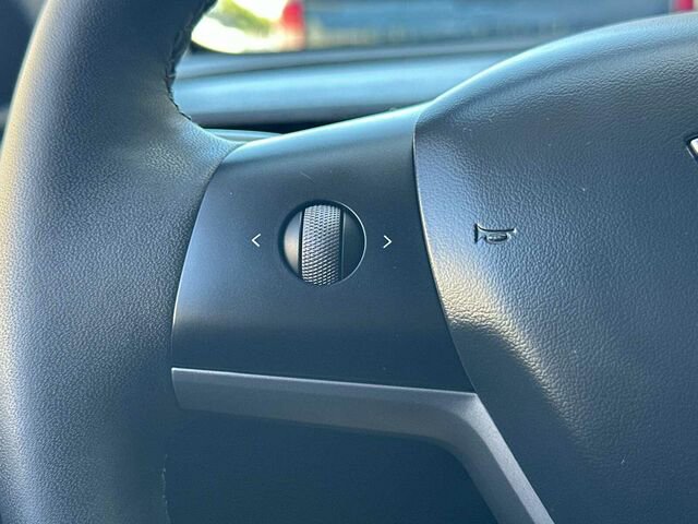 Used 2025 Tesla Model Y Long Range RWD image 28