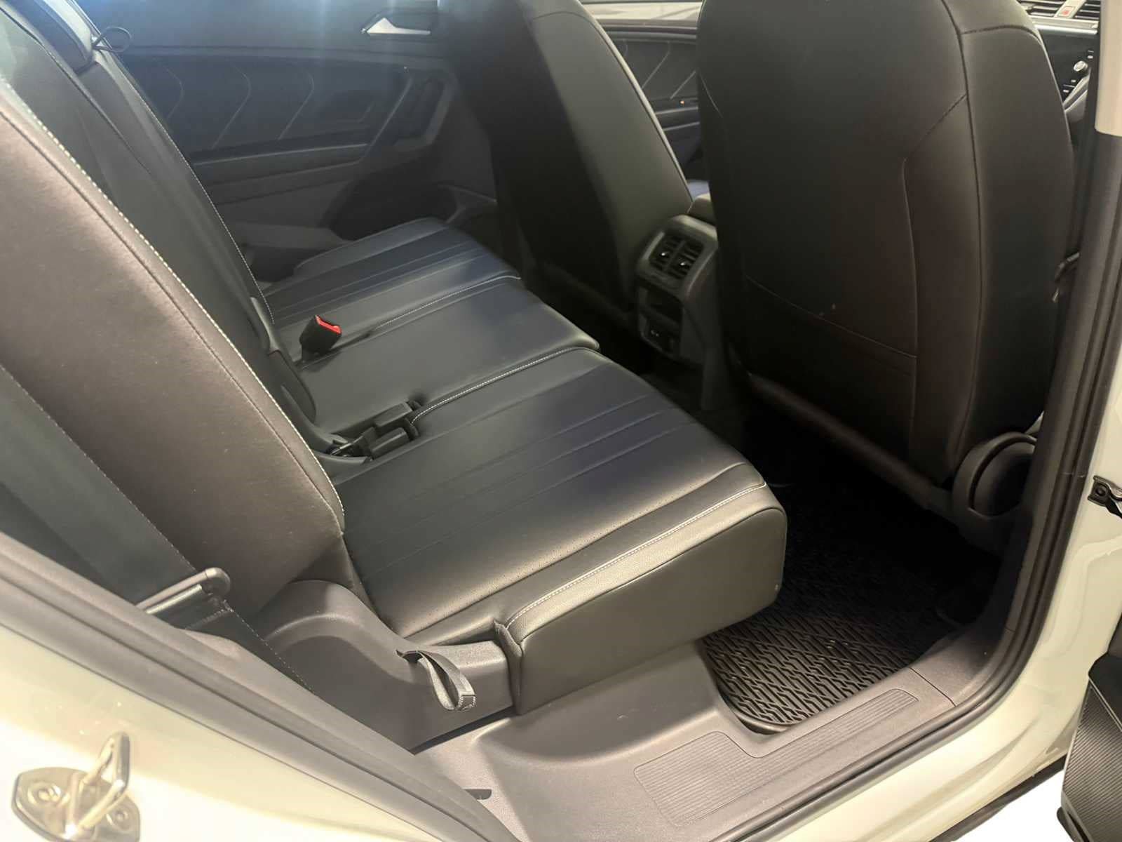 Certified 2023 Volkswagen Tiguan SE FWD image 26
