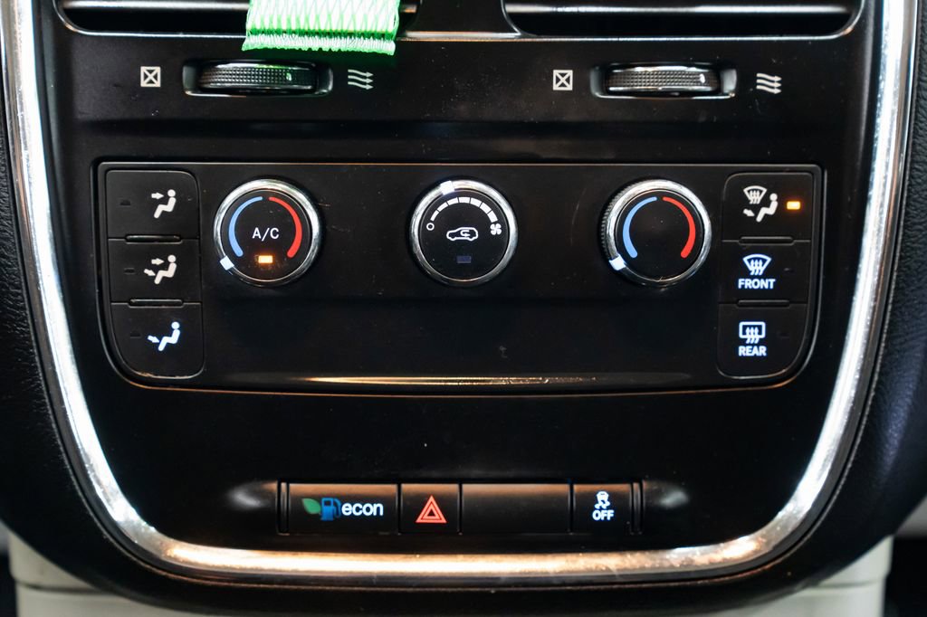 Used 2016 Dodge Grand Caravan American Value Package w/ UConnect Hands-Free Group FWD image 12