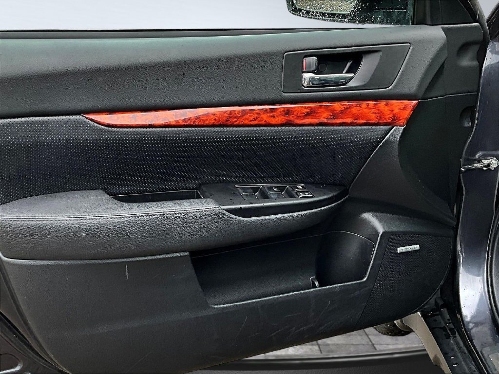 Used 2012 Subaru Outback 2.5i Limited w/ Moonroof Pkg AWD/4WD image 22