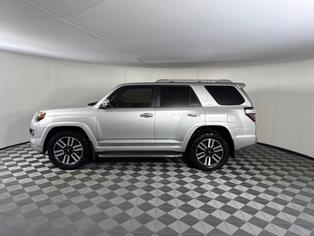 Used 2022 Toyota 4Runner Limited AWD/4WD image 2