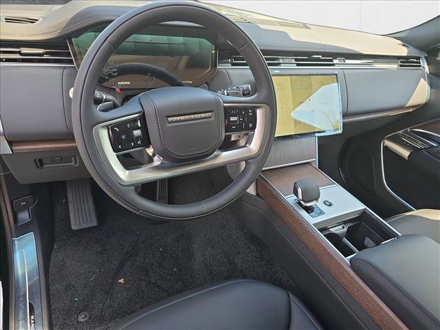 New 2025 Land Rover Range Rover Long Wheelbase SE image 18