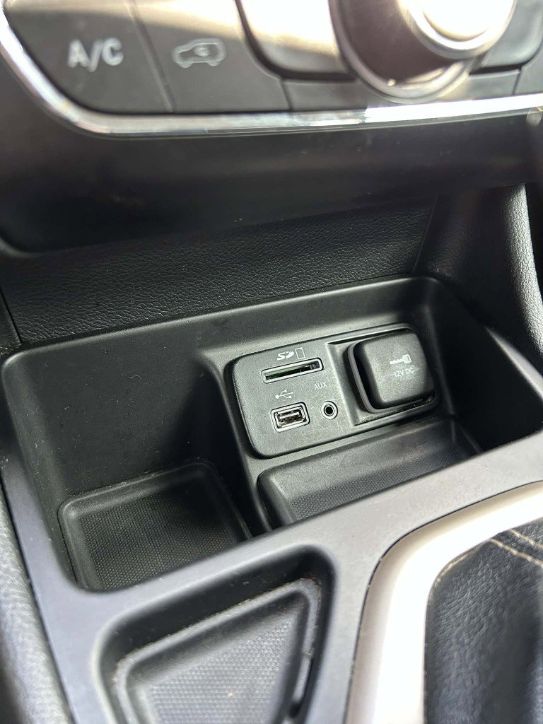 Used 2017 Jeep Cherokee Latitude FWD image 9