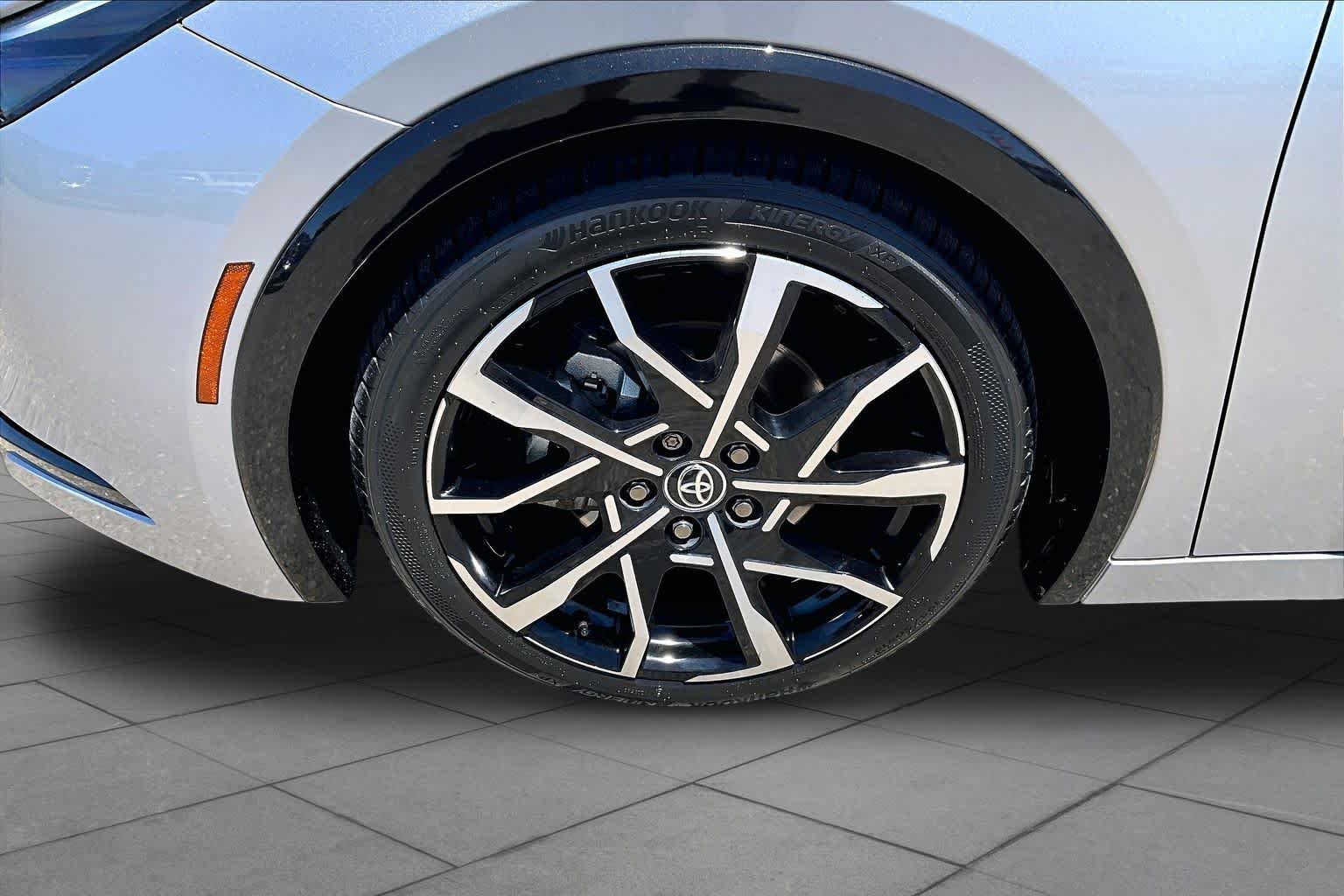 Used 2023 Toyota Prius Prime Premium FWD image 10