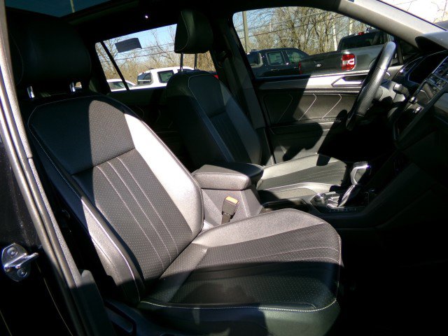 Used 2023 Volkswagen Tiguan SE R-Line image 11