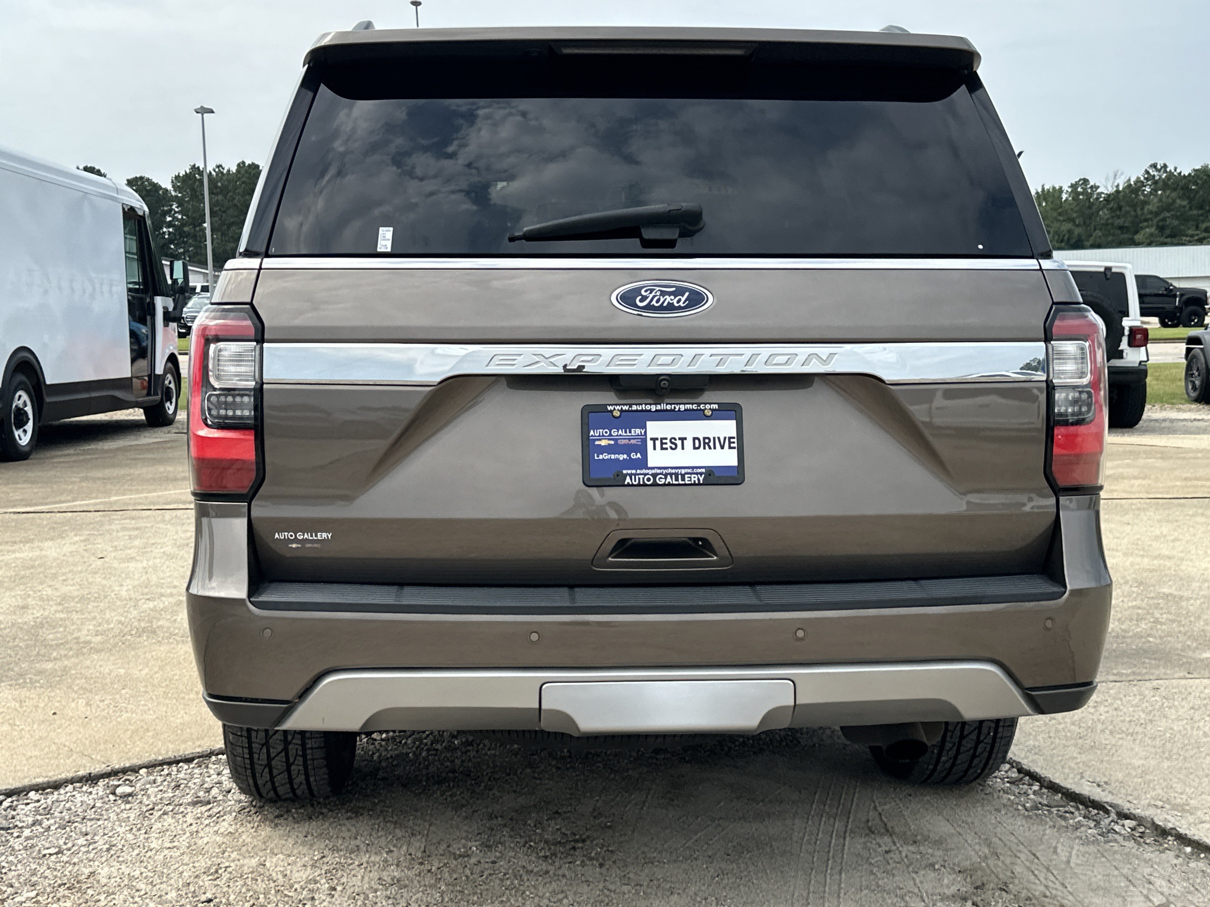 Used 2019 Ford Expedition Limited w/ Equipment Group 301A RWD image 7
