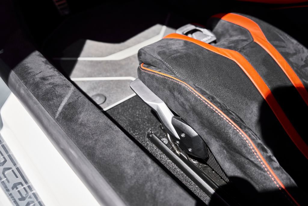 Used 2024 Lamborghini Huracan STO RWD image 44