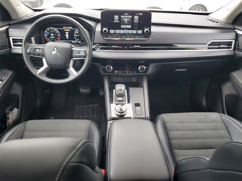 Used 2023 Mitsubishi Outlander SE image 16