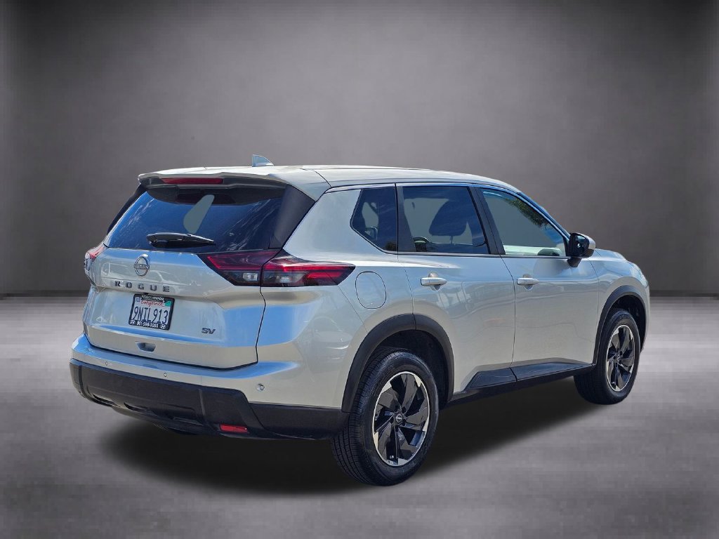 Used 2024 Nissan Rogue SV FWD image 9