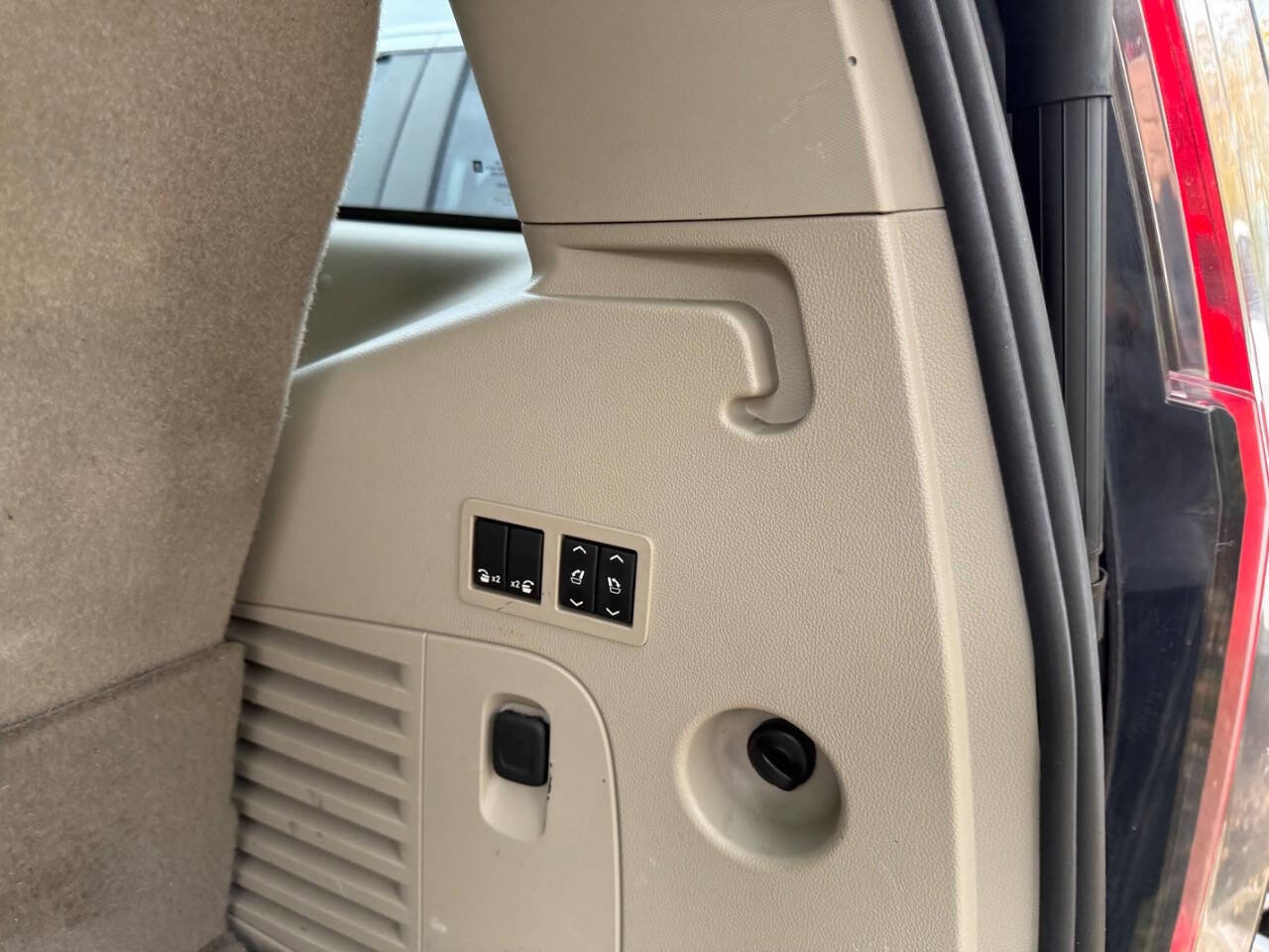 Used 2018 Cadillac Escalade Luxury image 14