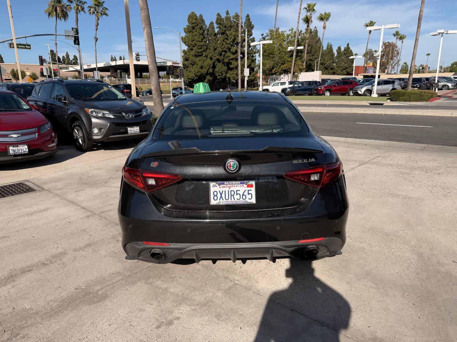 Used 2017 Alfa Romeo Giulia Ti w/ TI 19" Sport Package RWD image 4