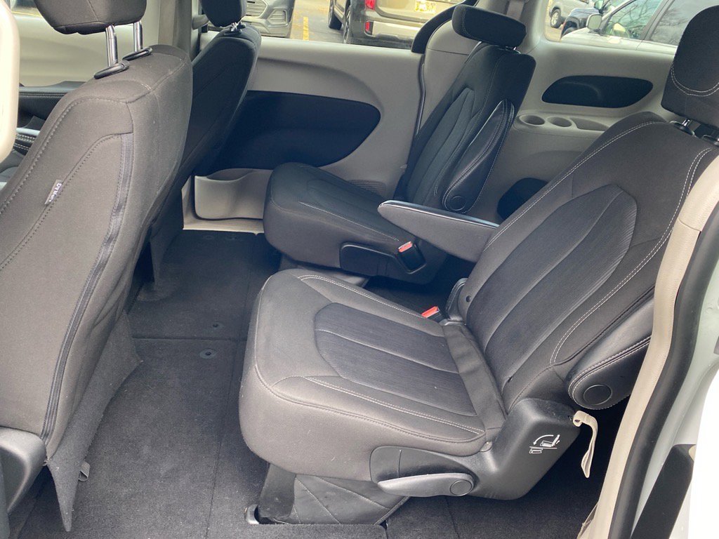 Used 2023 Chrysler Voyager LX image 22