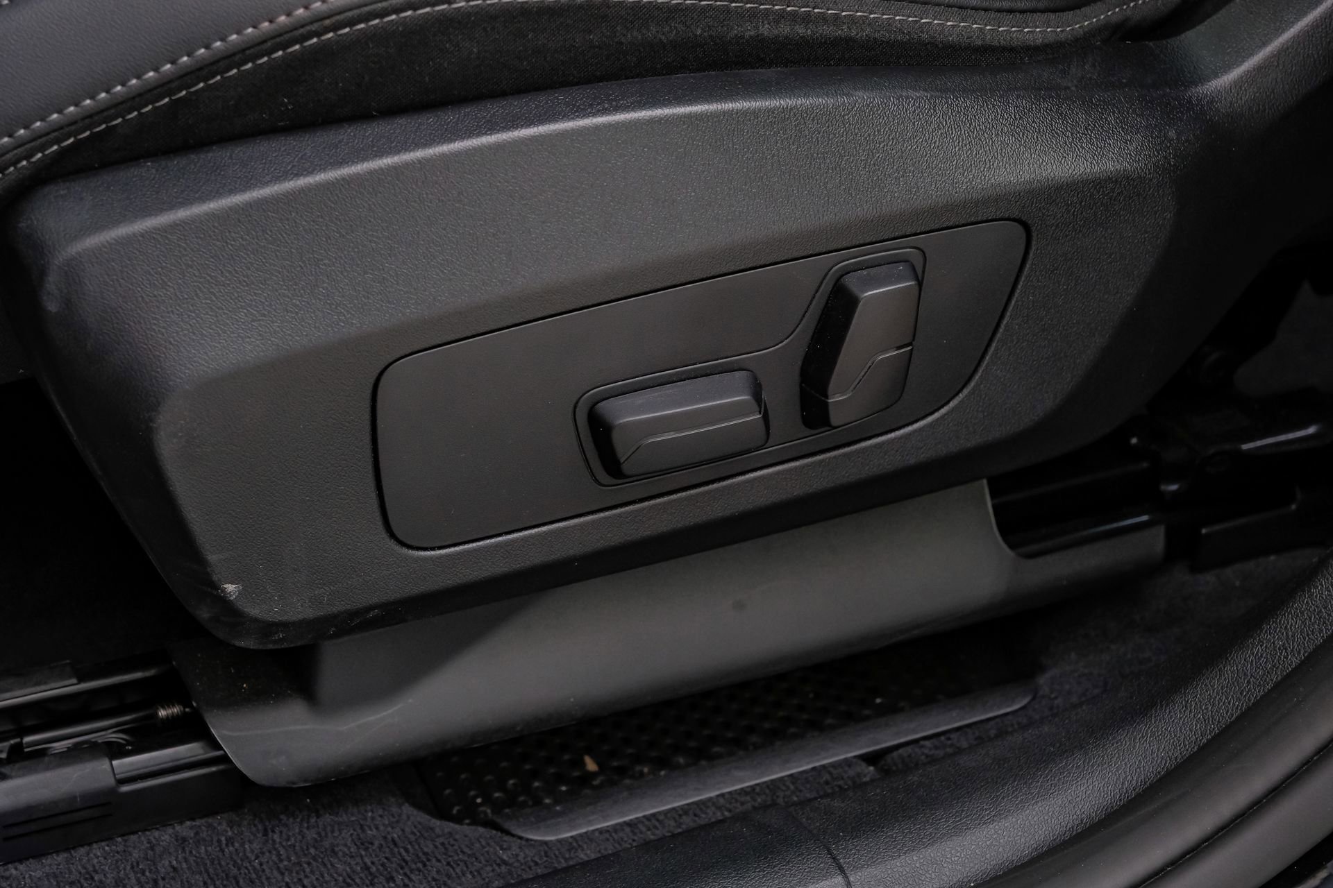 Used 2025 BMW X2 xDrive28i image 34