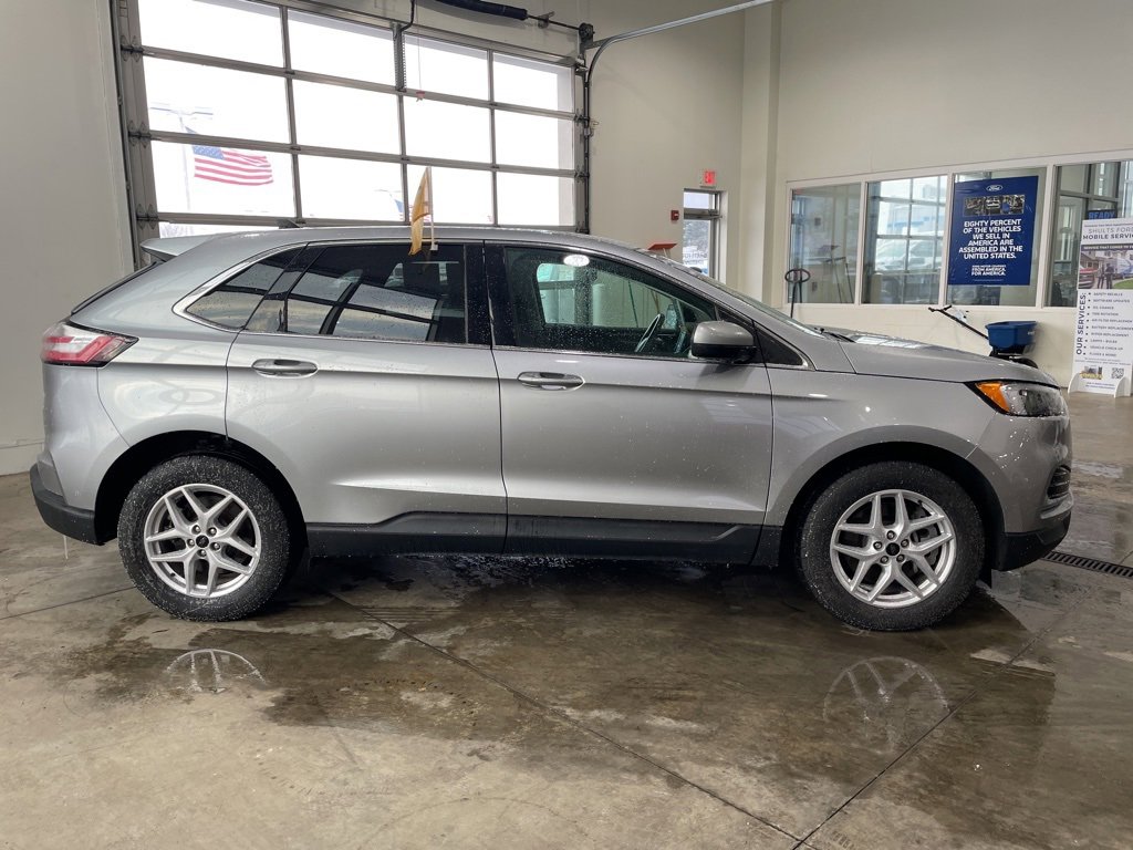 Used 2023 Ford Edge SEL image 4