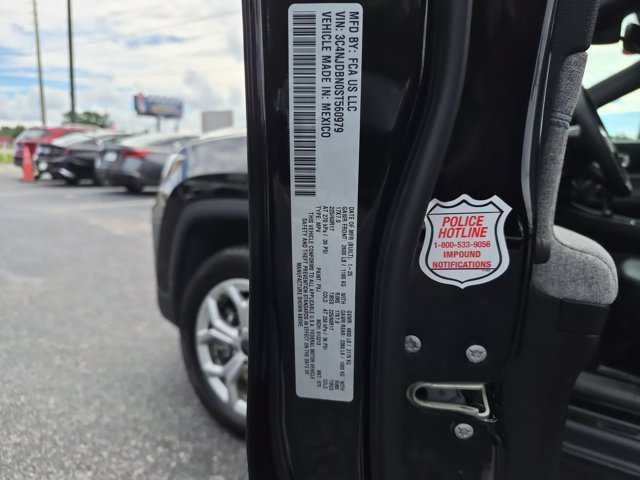 Used 2025 Jeep Compass Latitude w/ Sun & Sound Group AWD/4WD image 32