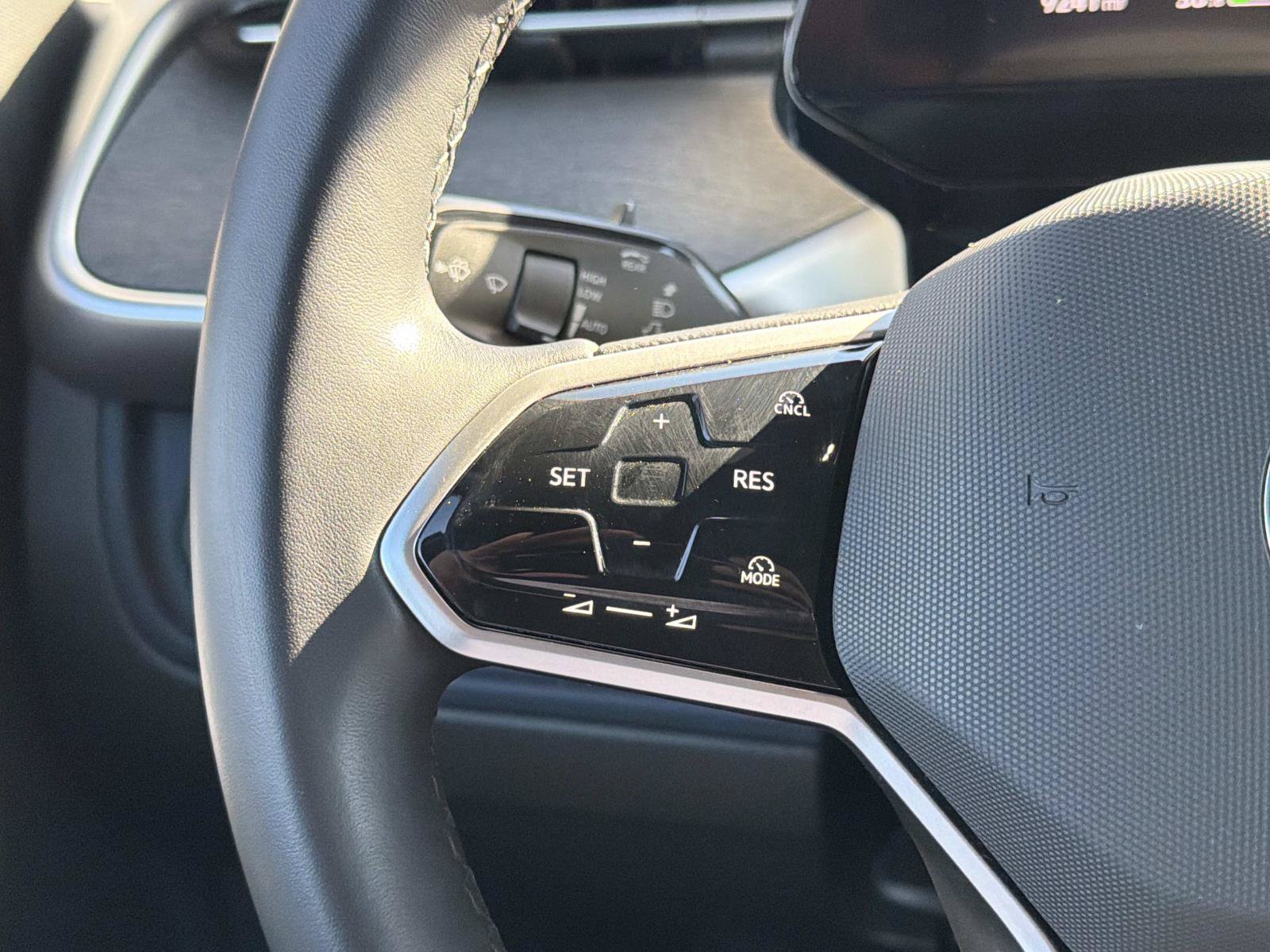 Certified 2025 Volkswagen ID. Buzz Pro S Plus RWD image 17