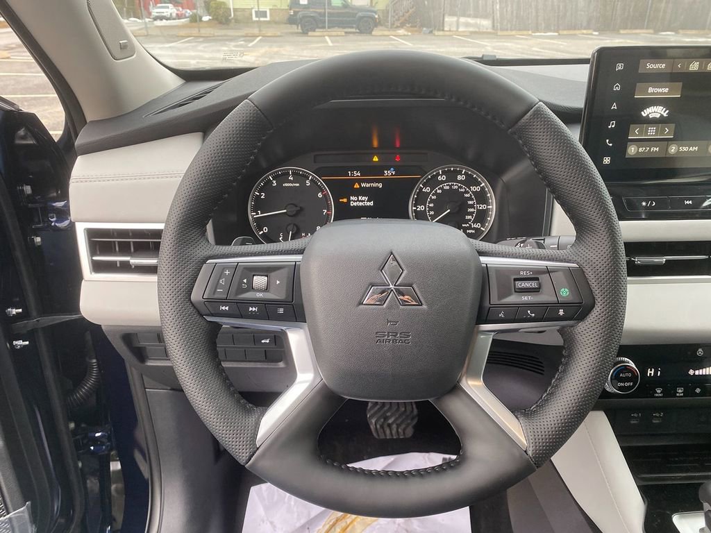 New 2026 Mitsubishi Outlander SE image 15