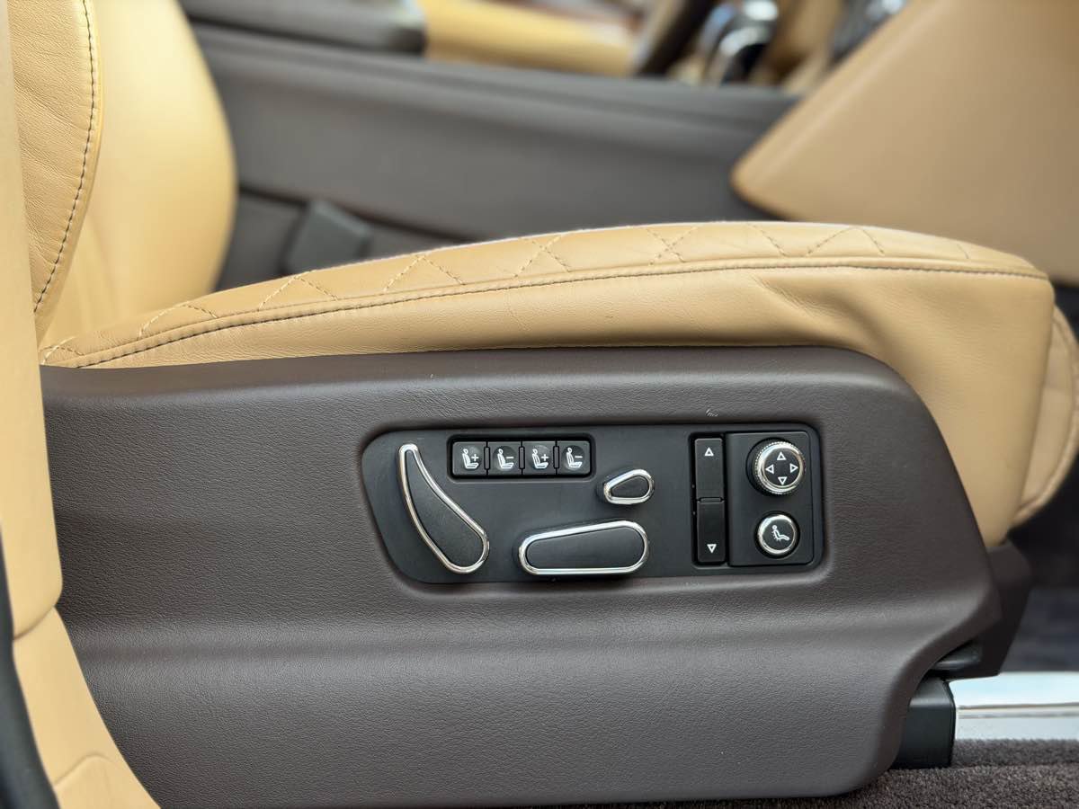 Used 2018 Bentley Bentayga image 22