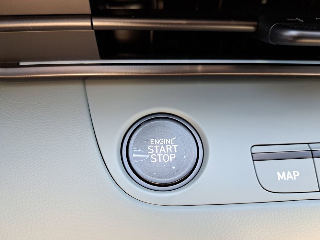 New 2025 Hyundai Elantra Limited image 27