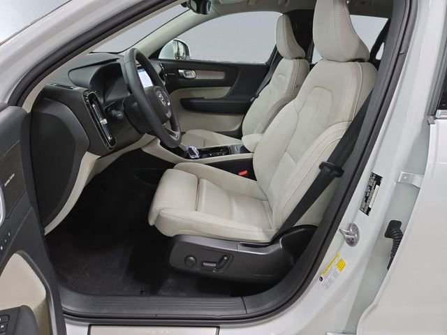New 2025 Volvo XC40 B5 Plus w/ Protection Package Premier image 16