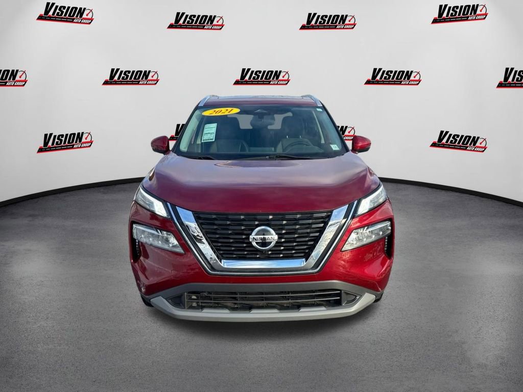 Used 2021 Nissan Rogue SV image 2