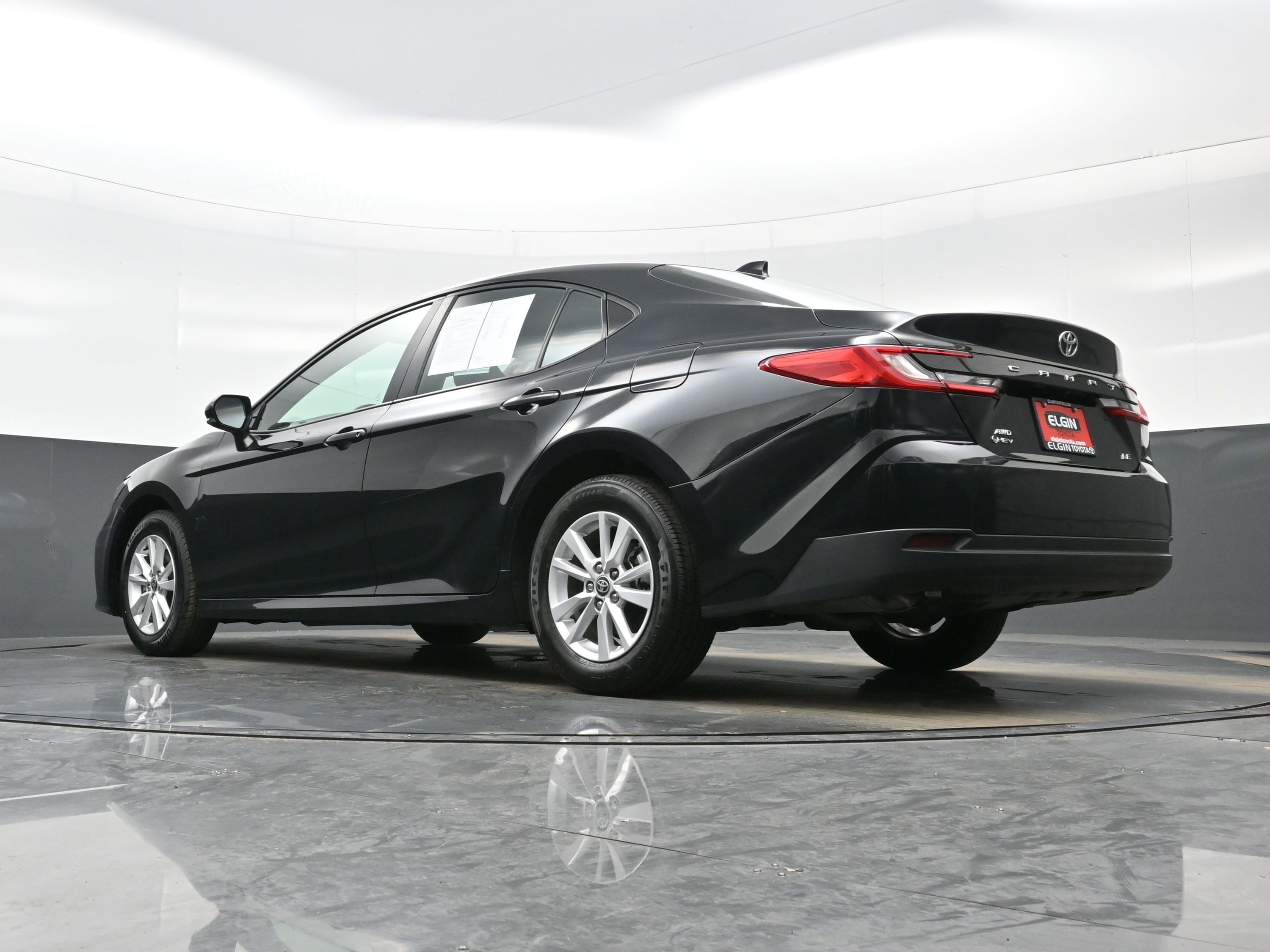 Used 2025 Toyota Camry LE w/ Convenience Package image 30