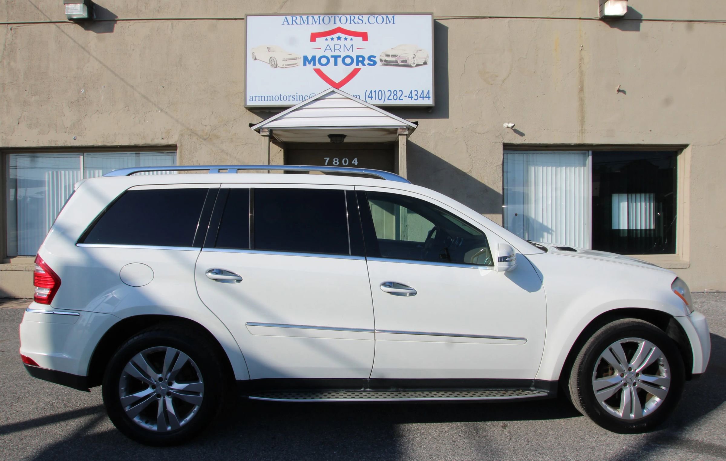 Used 2011 Mercedes-Benz GL 450 4MATIC image 4