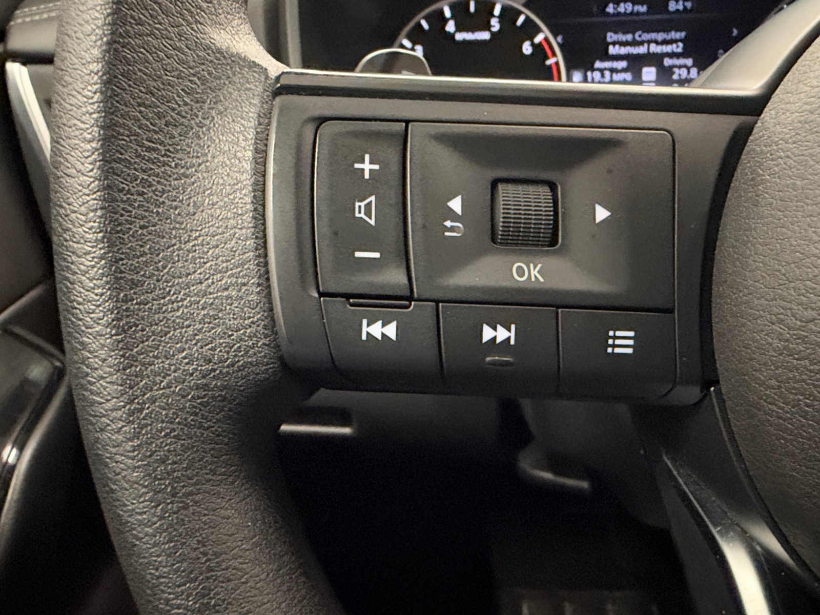 Used 2024 Nissan Rogue S FWD image 17