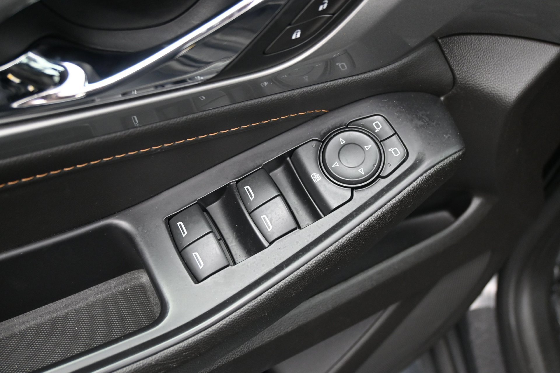 Used 2021 Chevrolet Traverse LS AWD/4WD image 19