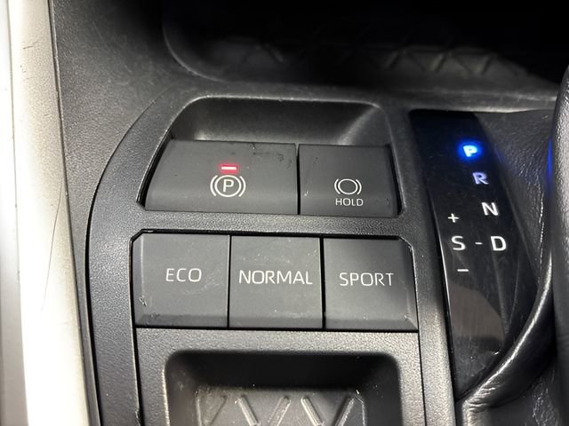 Used 2019 Toyota RAV4 XLE w/ Phone Cable & Charge Package image 30