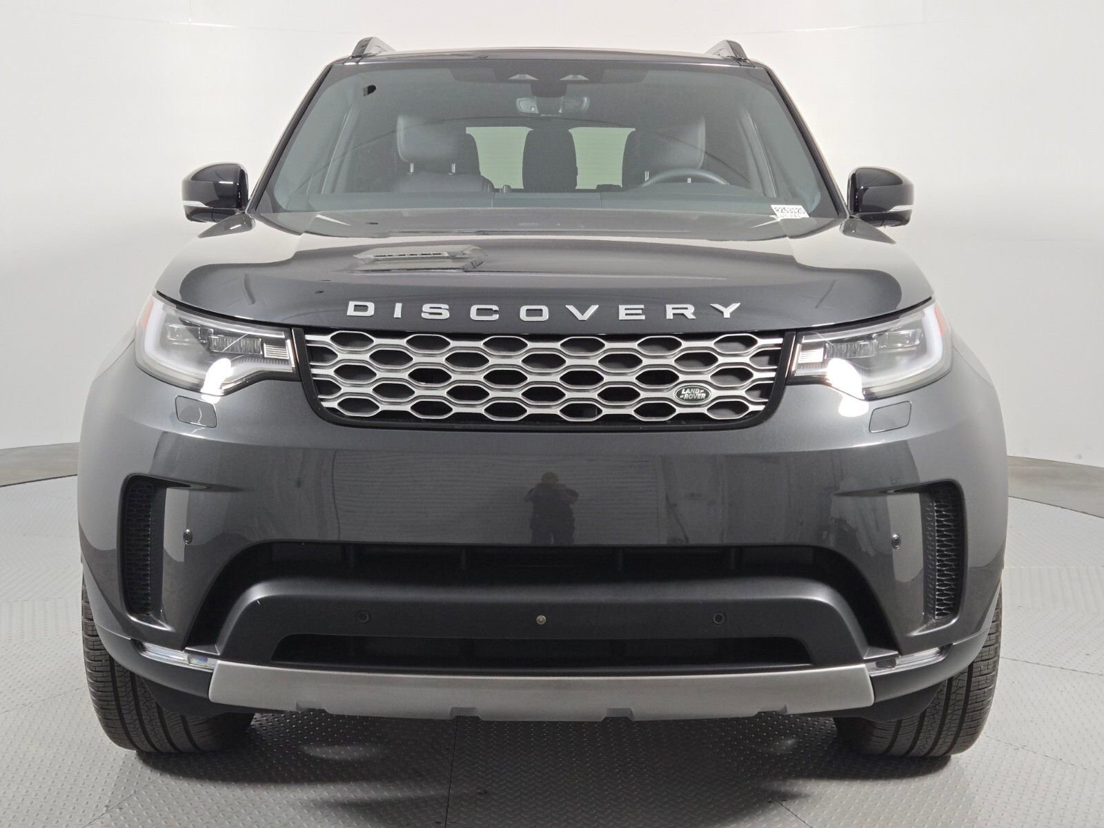 Used 2025 Land Rover Discovery S AWD/4WD image 8
