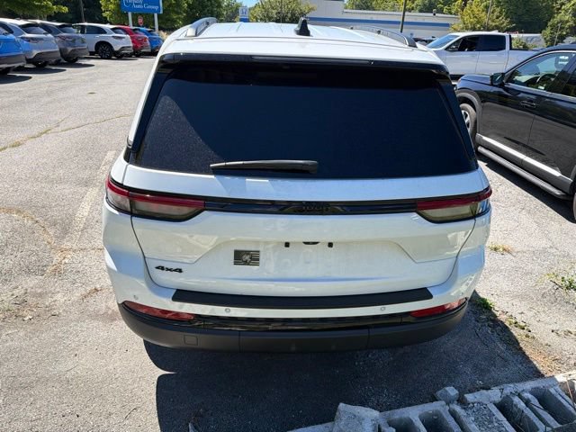 Used 2023 Jeep Grand Cherokee Altitude AWD/4WD image 7